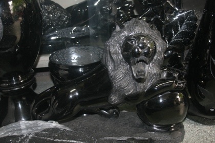 Những tác phẩm từ than đá là đặc sản của đất Mỏ.