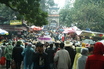 Hơn 5 vạn du khách đổ về sự lễ khai hội chùa Hương.