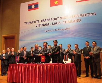 Hội nghị Bộ trưởng GTVT đầu tiên 3 nước Việt Nam - Lào - Thái Lan - 1 Hội nghị Bộ trưởng GTVT đầu tiên 3 nước Việt Nam - Lào - Thái Lan.