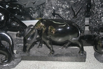 Những tác phẩm từ than đá là đặc sản của đất Mỏ.