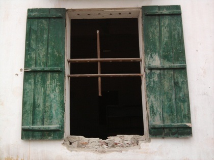 Nhiều đối tượng quá khích đập phá tài sản gây mất an ninh trật tự.