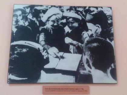 Thăm nhà máy in tiền đầu tiên ở Việt Nam - 3 Nhân dân tích cực ủng hộ cho “Qũy Độc lập”, “Tuần lễ vàng”.