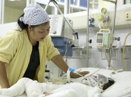 Gia đình bên ngoại hai cháu khẩn cầu sự giúp đỡ của các tấm lòng hảo tâm.