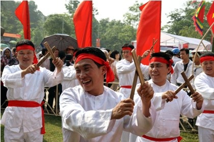 Dâng bánh chưng bánh dày lên các Vua Hùng - 5 Anh Thế - Quốc Đô