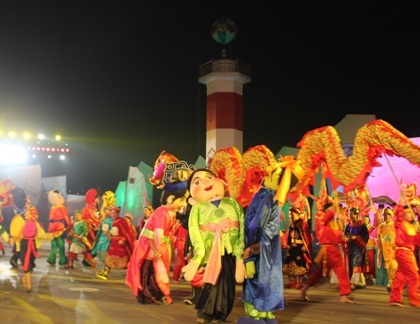 Nhiều đoàn nghệ thuật trong và ngoài nước sẽ biểu diễn trong đêm hội Carnaval.