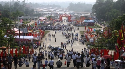 Hàng vạn người hành hương về đất Tổ đón đợi thời khắc dâng hương tri ân công đức các Vua Hùng.