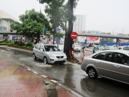 Chỉ còn những vũng nước nhỏ.