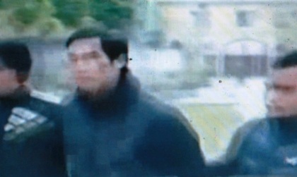 Lê Thanh Đại (giữa) khi bị bắt trên đường chạy trốn.