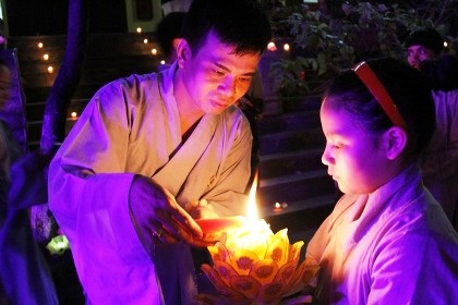 Tắm Phật, làm việc thiện mừng Đại lễ Phật đản - 5 Đêm hội hoa đăng và viết lời ước nguyện trên lá Bồ Đề tại chùa Quán Sứ.