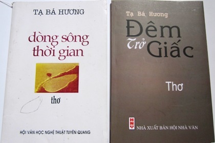 Những giải thưởng văn chương và tác phẩm của nhà thơ Tạ Bá Hương được công chúng ghi nhận.