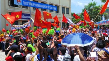 Niềm vui chiến thắng vỡ òa Trường THPT chuyên Bắc Giang.