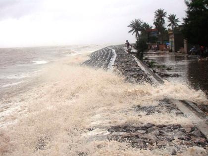 Triều cường dâng cao tràn qua đê kè tại huyện đảo Cát Hải