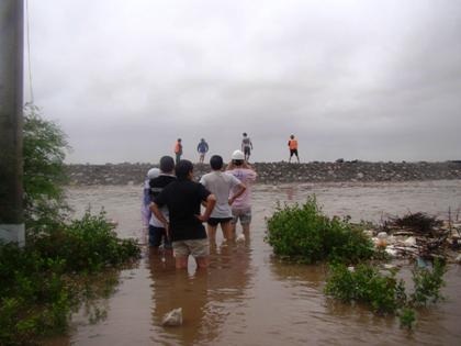 Nước bủa vây trung tâm huyện đảo Cát Hải.