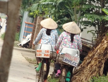 Ruốc cóc từ làng Thái Bình tủa đi khắp mọi nơi.