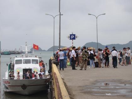 Chất lượng tàu chở khách du lịch tại Cát Bà bị du khách phàn nàn, bức xúc nhiều nhất.