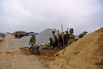 Khẩn trương thi công bờ kè trước giờ bão số 2 đổ bộ tại Nam Định