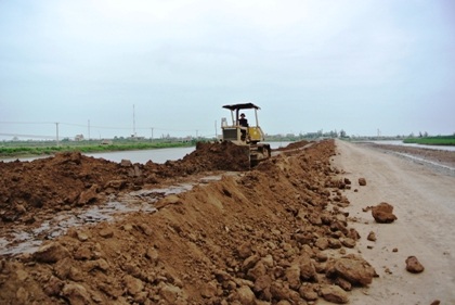 Khẩn trương thi công bờ kè trước giờ bão số 2 đổ bộ tại Nam Định