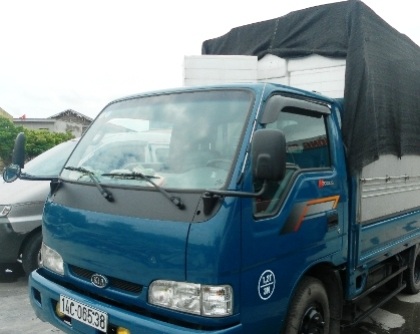 Tạm giữ 2 tấn bạch tuộc, Công an Hải Dương bị "bắt đền" - 1 Chiếc xe chở lô hàng bạch tuộc bị Cảnh sát môi trường Công an tỉnh Hải Dương tạm giữ.