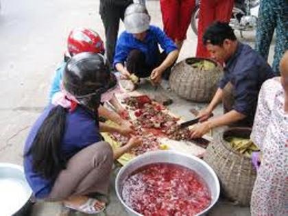 Về làng nghề chuyên "xử" “cậu ông trời” ở Hà Nội - 3 Trung bình cứ khoảng 10kg cóc sống sẽ chế biến được 1kg ruốc cóc.