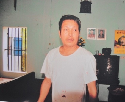 Băng nhóm xã hội đen xông vào nhà đập phá, hành hung chủ nhà - 1 Ông Nguyễn Văn Nam bàng hoàng sau khi bị côn đồ truy sát.