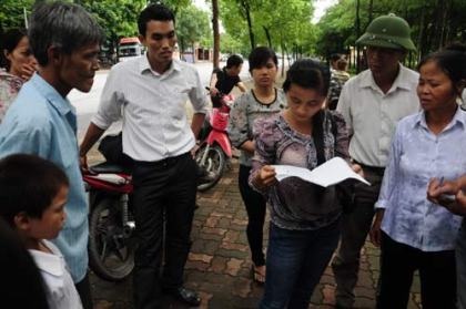 Người nhà 18 thuyền viên mắc kẹt tại Trung Quốc kêu cứu - 2 Thân nhân các thuyền viên gửi đơn kêu cứu đến các cơ quan chức năng.