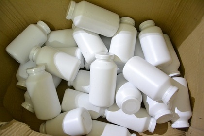 Số thực phẩm chức năng không rõ nguồn gốc trước khi dán tem.