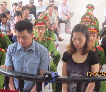 2 bị cáo tại phiên tòa xét xử.
