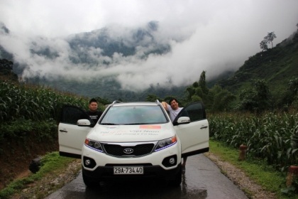 Hai thanh niên Hàn Quốc phượt xuyên Việt khám phá vẻ đẹp các vùng miền Việt Nam.