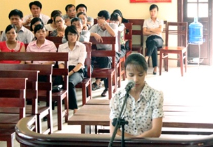Kế toán trưởng giả mạo chữ ký giám đốc “ẵm” 600 triệu đồng - 1 Tham ô hơn 600 triệu đồng, Cam Thanh Thủy lĩnh 15 năm tù. (Ảnh: Báo Lạng Sơn)
