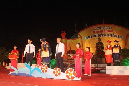 Tuổi trẻ hiếu học thành phố Hoa phượng đỏ được vinh danh.