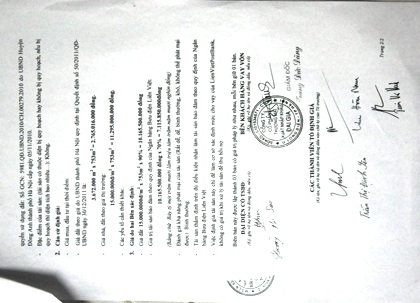 Miếng đất định giá trên trời nhưng không có đường ra vào khiến LienVietPost Bank sửng sốt.