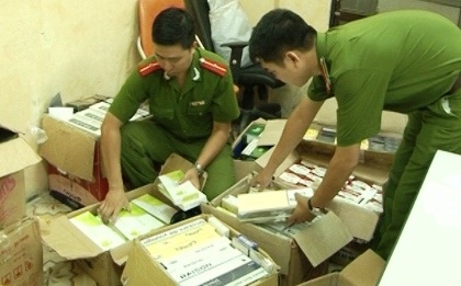 Phá đầu mối cung cấp thuốc lá ngoại nhập lậu giữa thủ đô - 2 Kho thuốc lá lậu bị triệt phá.