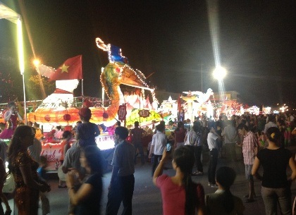 Mâm cỗ trung thu lớn nhất Việt Nam sẽ nhận kỷ lục Guiness tại đêm hội thành Tuyên.