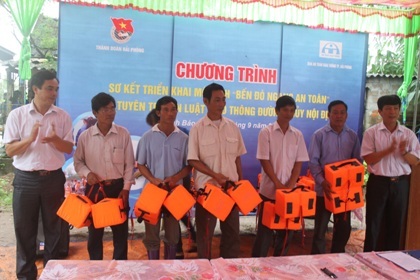 Tuổi trẻ Đất Cảng chung tây xây “bến đò ngang an toàn”.