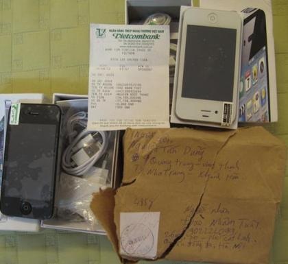 2 chiếc iPhone tàu anh Đào Nhâm Tuất nhận được từ Công ty Vinaiphone.