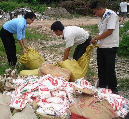 Bó tay trước thực phẩm bẩn! - 3 Nhiều loại thực phẩm được nhập lậu nhưng khi đưa về các chợ thì gần như được tẩy trắng nguồn gốc.