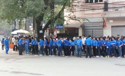 6.400 đoàn viên thanh niên hỗ trợ nhân dân vào viếng Đại tướng - 6 Nhiều