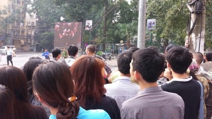 6.400 đoàn viên thanh niên hỗ trợ nhân dân vào viếng Đại tướng - 8 Nhi