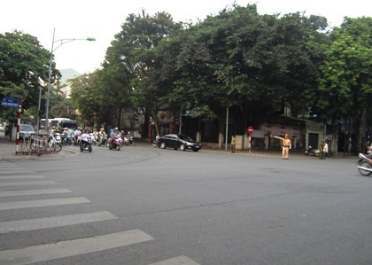 Mọi ngả đường dẫn về Nhà tang lễ Quốc gia Hà Nội đều được phân luồng thông thoáng.