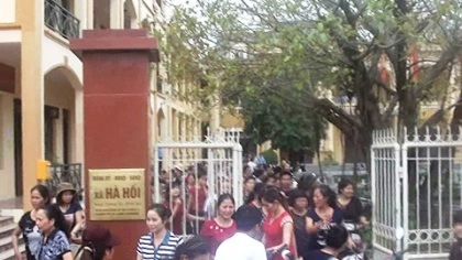 Bất bình với khung giá thuê ki ốt mới, 500 tiểu thương đóng cửa, bãi thị - 2 Bất bình khung giá thuê ki ốt, 500 tiểu thương đóng cửa, bãi chợ