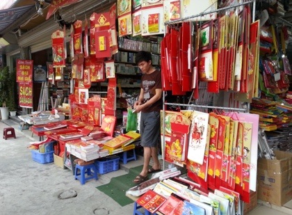 Lịch Tết Giáp Ngọ "xuất mã" sớm, khách mua đìu hiu - 3 Đủ các mẫu mã, chủng loại nhưng sức mua vẫn chưa đến giai đoạn tăng nhiệt.