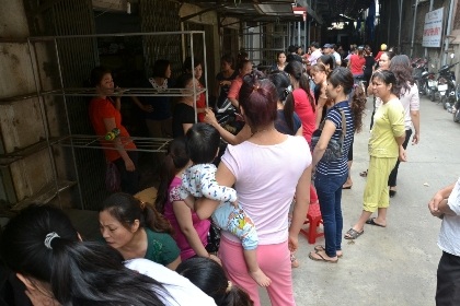 Thấp thỏm đợi kết luận, hơn 500 tiểu thương mở lại chợ Vồi.