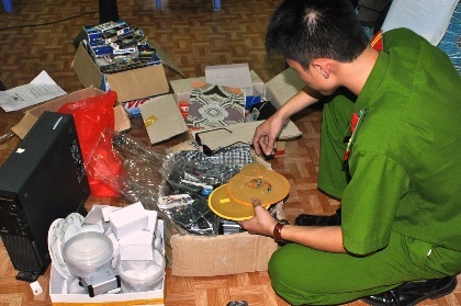 Cơ quan công an thu giữ tang vật.