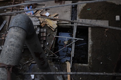 Vật liệu ngổn ngang.