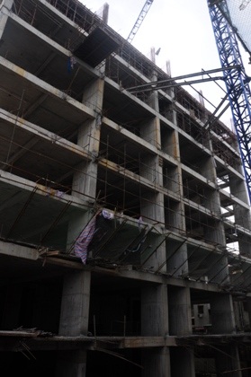 Hàng loạt khách hàng đứng ngồi không yên khi dự án gần như hoang phế.