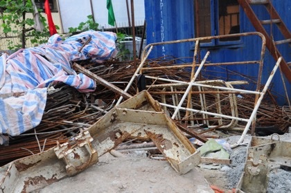 Hàng loạt khách hàng đứng ngồi không yên khi dự án gần như hoang phế.