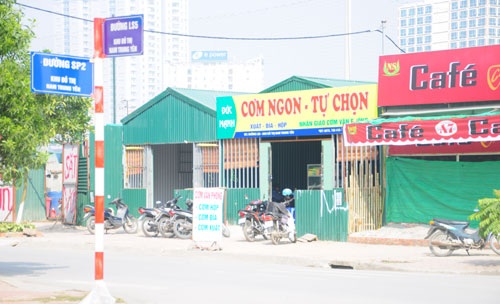 Hà Nội: "Đất vàng" dự án nhập nhèm biến thành sân bóng, nhà hàng - 2 Dưới sự quản lý của một công ty thể thao võ thuật, lô đất vàng bị xẻ thịt kinh doanh trục lợi.