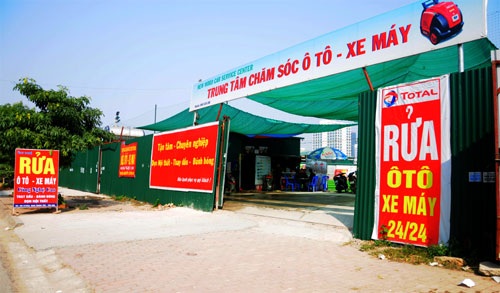 Hà Nội: "Đất vàng" dự án nhập nhèm biến thành sân bóng, nhà hàng - 3 Dưới sự quản lý của một công ty thể thao võ thuật, lô đất vàng bị xẻ thịt kinh doanh trục lợi.