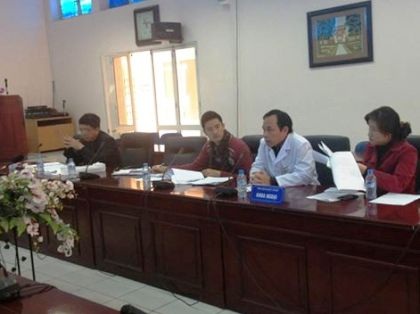 Bệnh viện Đại học Y Hà Nội bị tố thử thai sai, điều trị bừa khiến sản phụ hỏng thai - 8 Ban giám đốc Bệnh viện Đại học Y Hà Nội làm việc với PV Dân trí về sự việc.