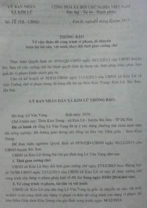 Nhận quyết định ''cưỡng chế'', chủ đất khai hoang kêu cứu - 3 Quyết định tháo dỡ công trình vi phạm của UBND xã Kim Lũ với khu chuồng trại của gia đình ông Vang.